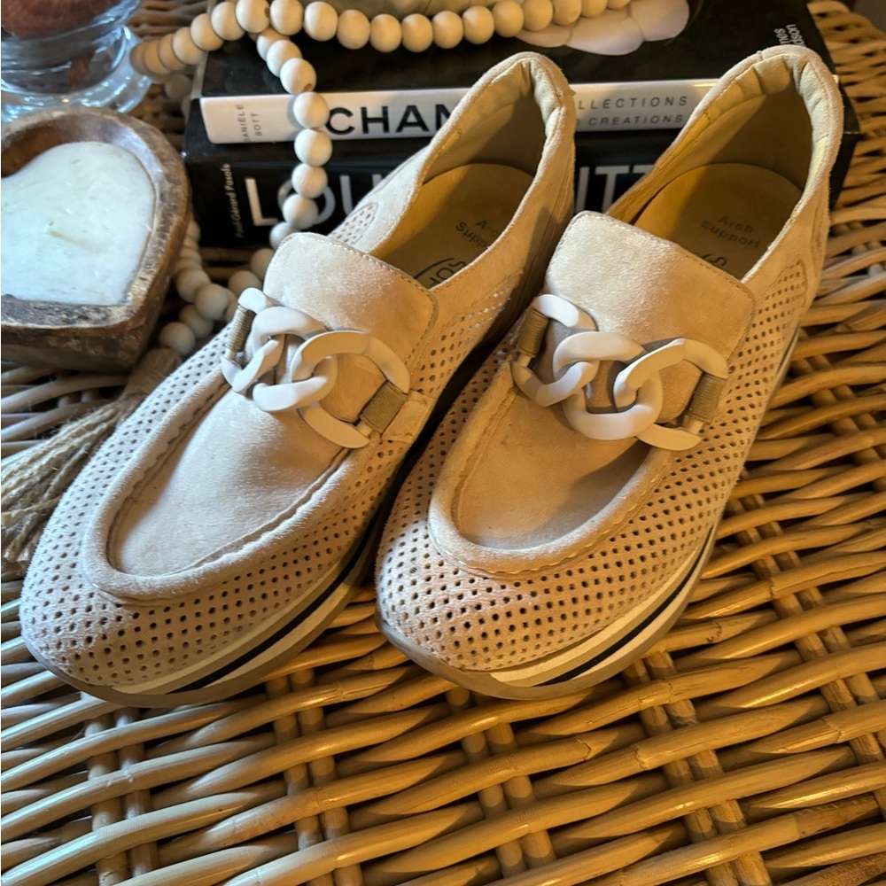 Soft Waves suede loafer